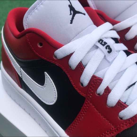Air Jordan 1 Low 'Chicago Flip' (W) - Picture 7 of 15